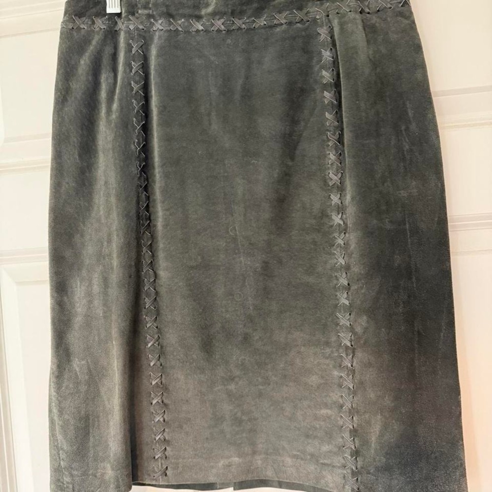 Grey suede midi skirt with unique stitching detail‎